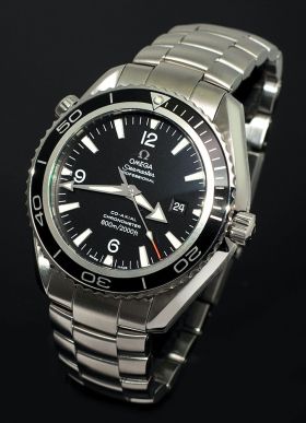Omega, 42mm "Seamaster Professional, 600m Planet Ocean" Ref.22015000 auto/date Co-Axial chronometer in Steel