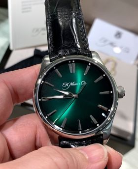2019 H.Moser & Cie, 43.5mm Pioneer Centre Seconds 3 Days Ref.3200-1202 automatic Center Seconds Cosmic Green Fume dial in Steel