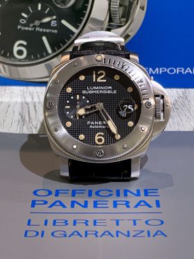 2002 Panerai, 44m Pam0025 "Luminor Submersible 300m" D series auto/date Chronometer in Titanium