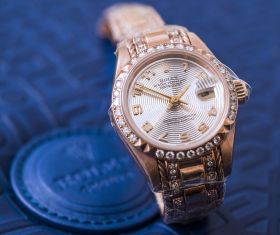 Rolex Oyster Perpetual "Lady Datejust" chronometer Ref.69268 in 18KYG with factory diamonds