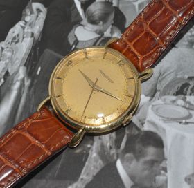 C.1945 Jaeger LeCoultre jumbo 36mm manual winding Center seconds Cal.P450/4C in 18KYG with Tear drop lugs